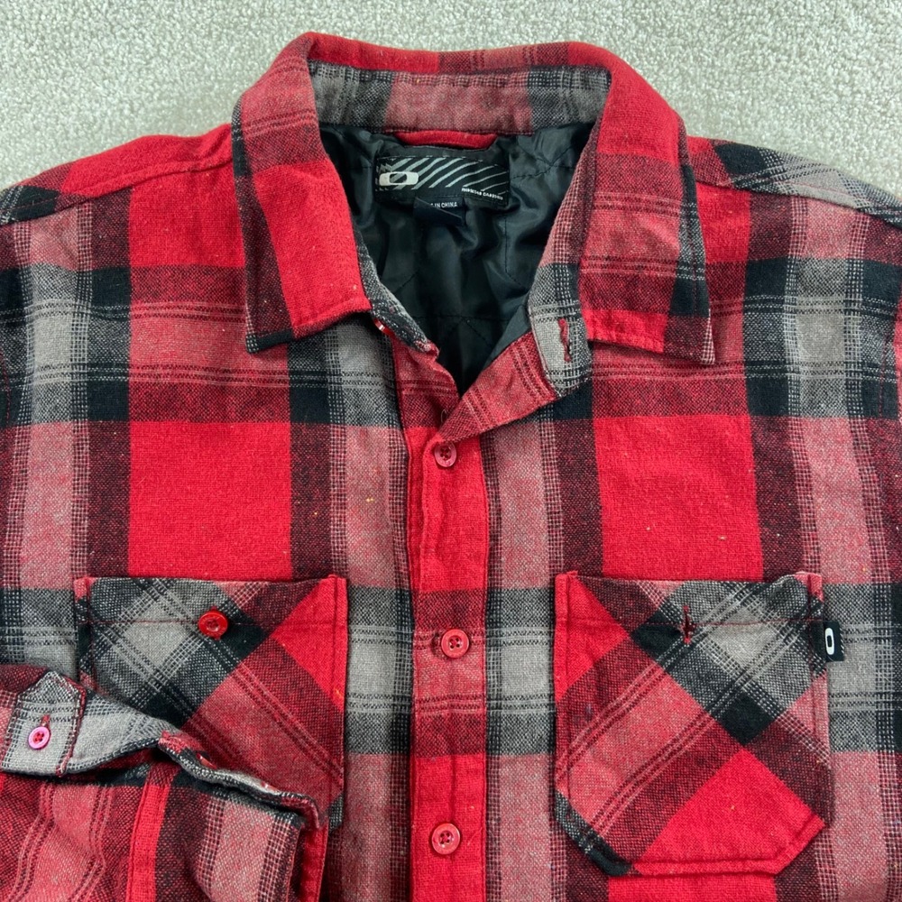 Oakley Flannel Shirt Jacket Mens Large Red Black Plaid Quilted Lined Regular Fit
